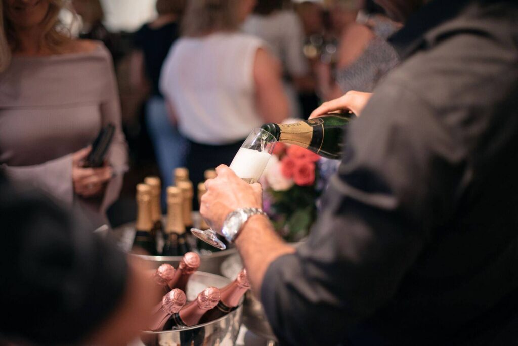 Key Beverage Services Offered by the Best Catering Service in Minnesota